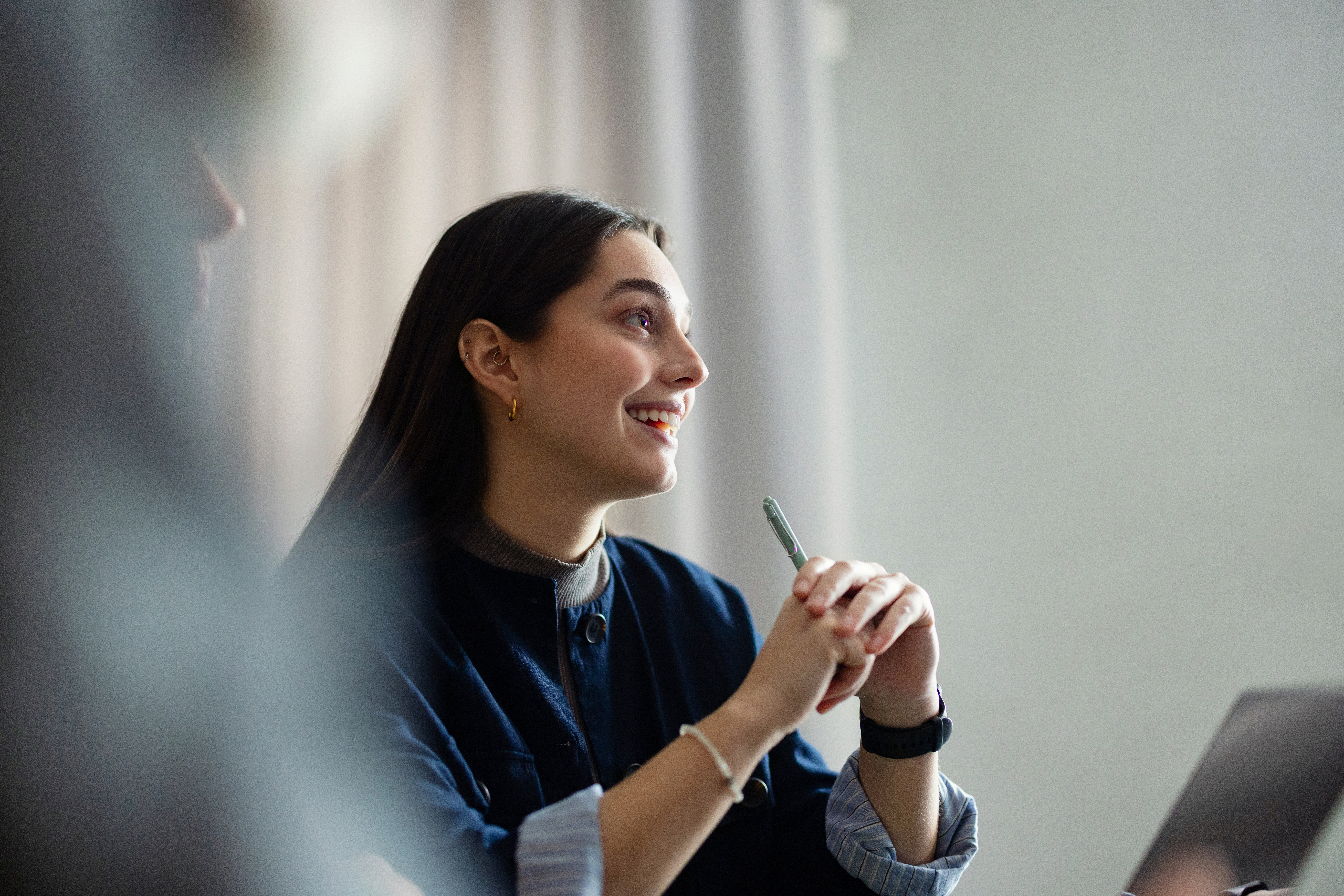 smiling_woman_contributes_at_work